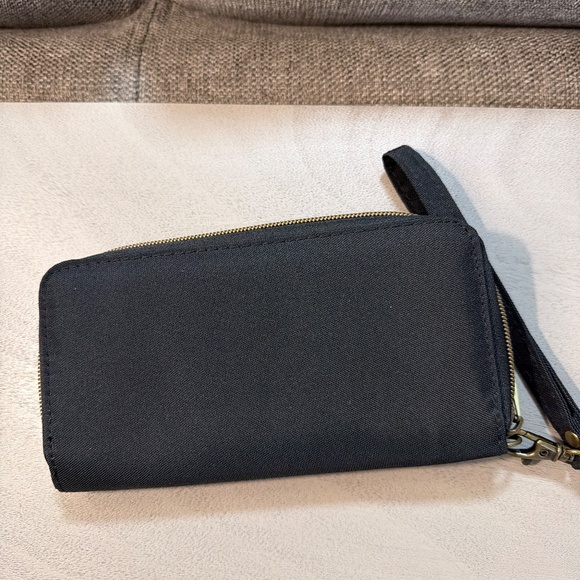 Travelon Wallet - Picture 2 of 4